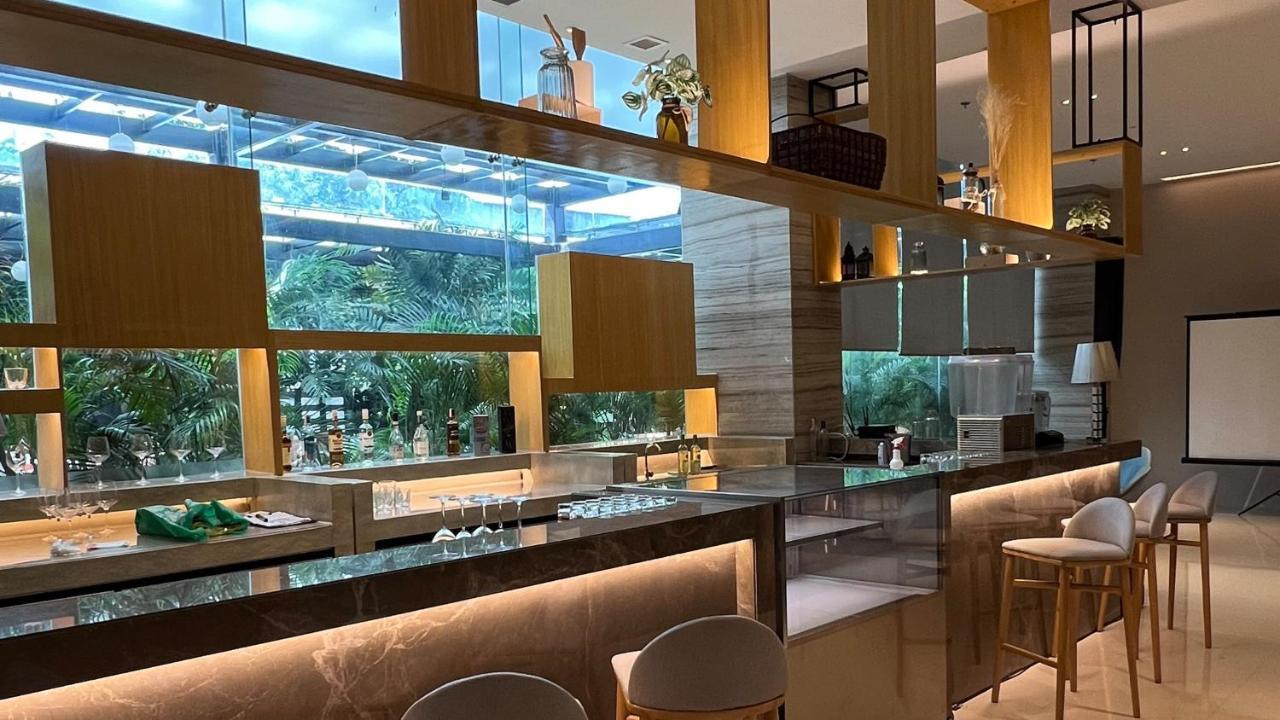 Holiday Inn Express Manila Newport City, An Ihg Hotel Paranaque City Екстериор снимка